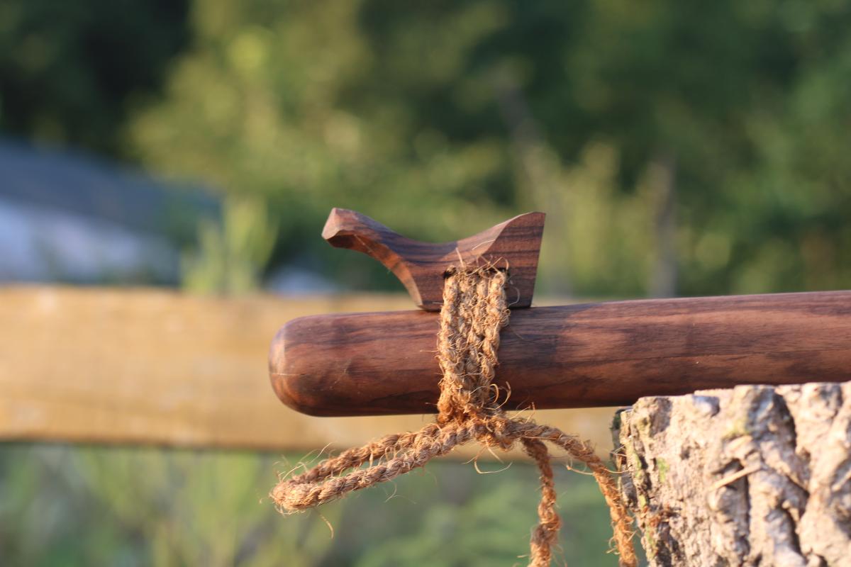 Low B (Walnut) Low B Native American 5 Hole Style Flute